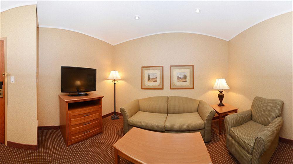 Days Inn By Wyndham Swift Current Exterior foto